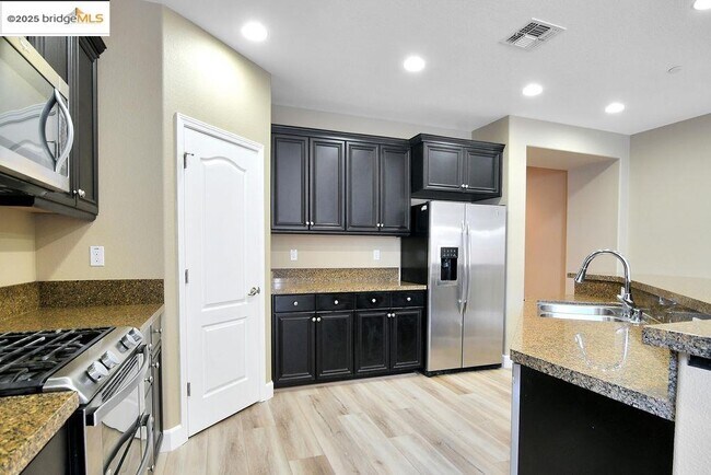 Foto del edificio - 8341 Brookhaven Cir