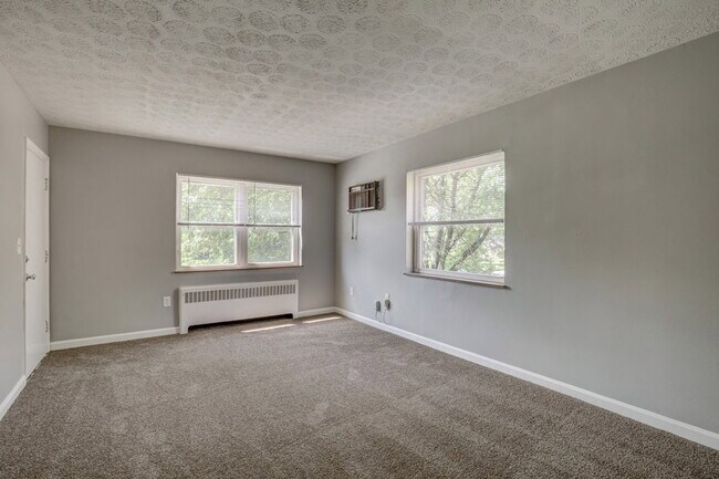 Foto del edificio - 1672 Llanfair Ave