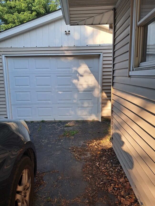 Garage for parking or storage. - 1100 Hedgewood Dr