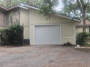 Building Photo - 121 Forest Ln