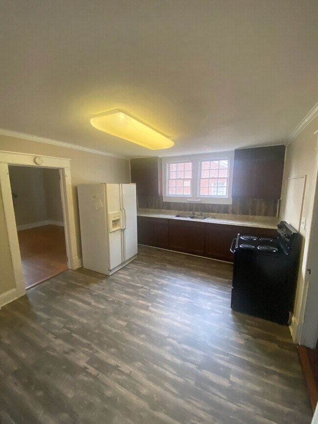 Building Photo - 218 Merriman Ave