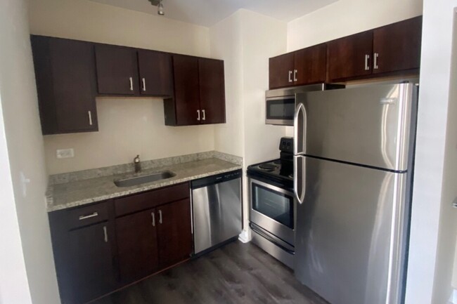 Remodeled Kitchen w Granite & SS Appliances - 924 W Newport Ave