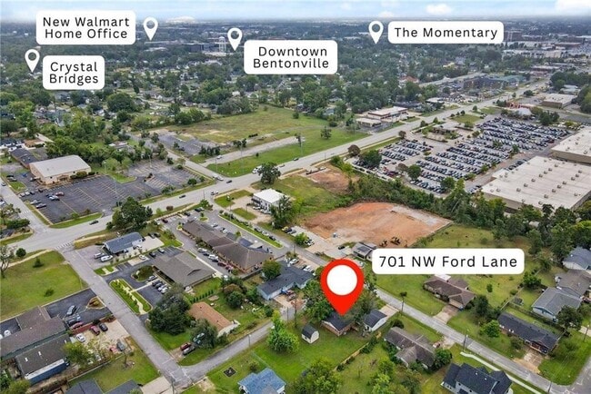 Building Photo - 701 NW Ford Ln