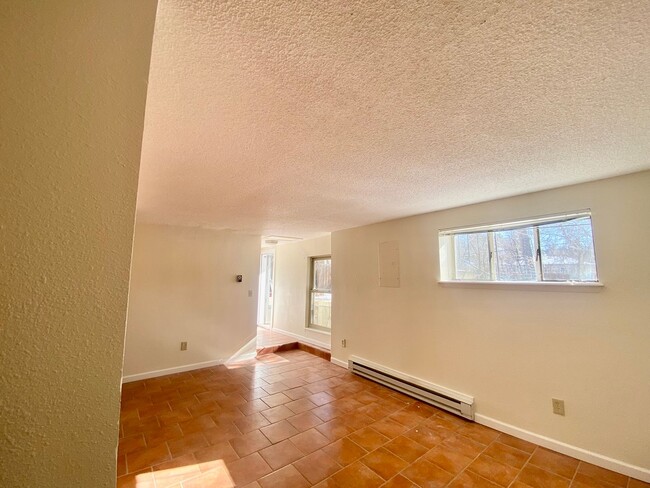 Foto del edificio - 1360-1362 1/2 Alpine Ave.