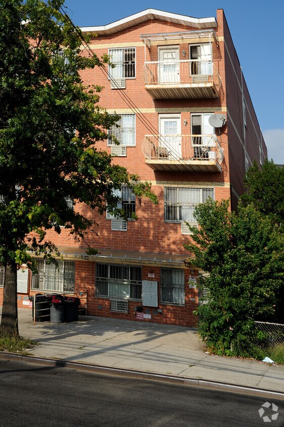 Building Photo - 32-17 Linden St