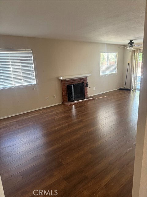 Foto del edificio - 6747 Dove Ln