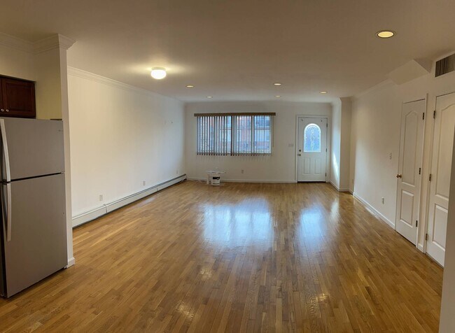 Foto del edificio - 1831 83rd St