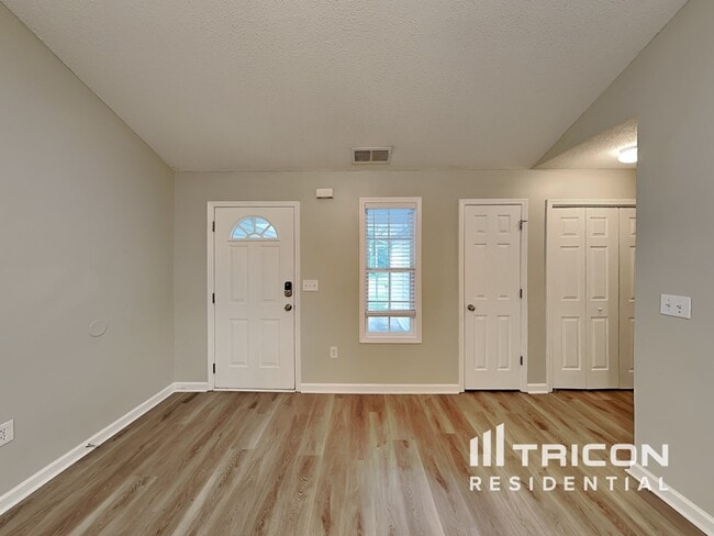 Building Photo - 383 Pleasant Forest Dr