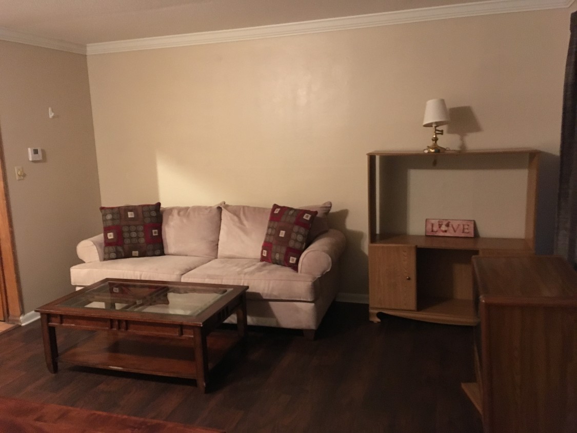 Habitación del frente - 1620 S Caraway Rd