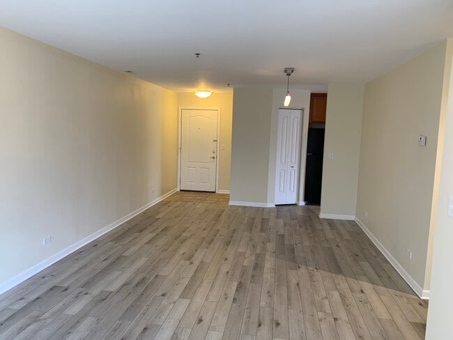 Dining room - 10 N Lake St