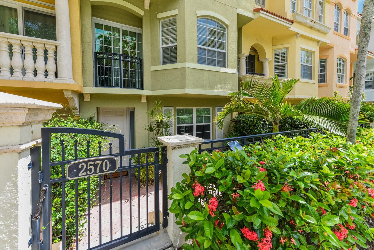Foto principal - 2570 Gardens Pkwy