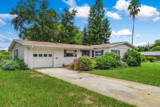 Photo - 2107 Brookview Dr House