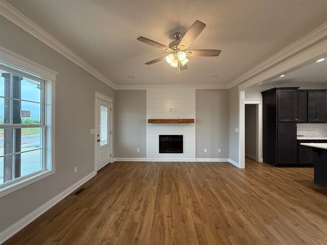 Foto del edificio - 5404 Peony Dr