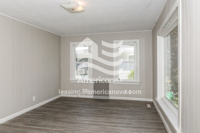 Building Photo - 609 W 33rd St