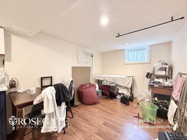 Photo du bâtiment - All-Inclusive 1-Bedroom Basement Apartment with Parking & Internet in Scarborough