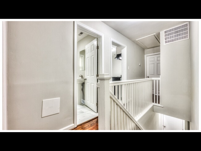Building Photo - 422 Walcott Rd