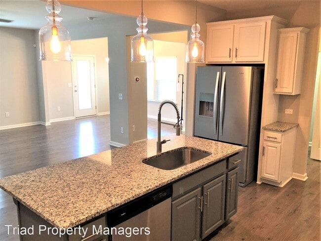 Building Photo - 3 br, 2.5 bath House - 713 Wrenn Miller St.