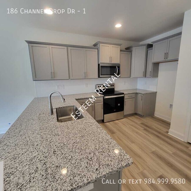 Building Photo - 186 Channel Drop Dr