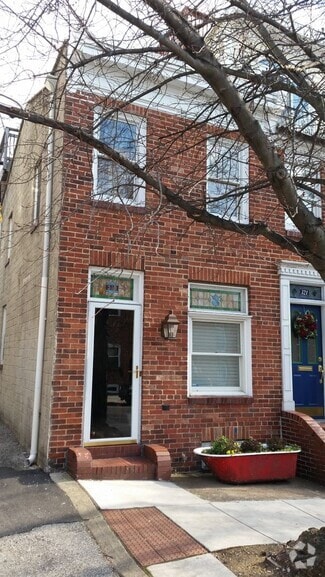 Building Photo - 319 S Washington St