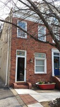 Building Photo - 319 S Washington St