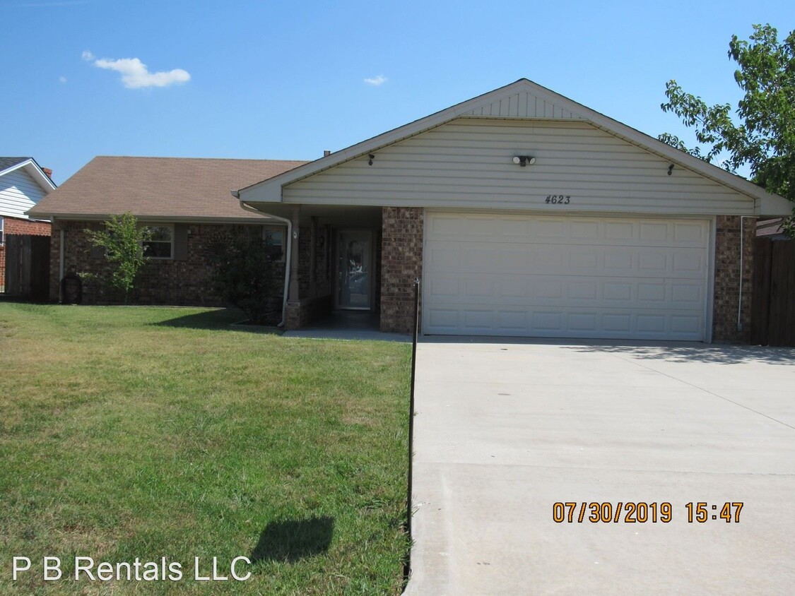 Foto principal - 3 br, 2 bath House - 4623 SE Caber Circle