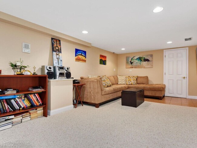 Building Photo - 4 br, 4 bath House - 1019 N Delphia Ave