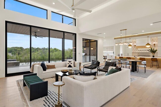 Foto del edificio - 2401 Oakhaven Cir