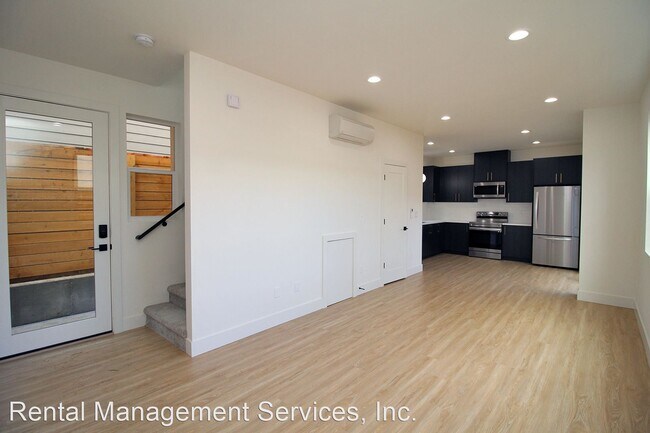 Building Photo - 2 br, 2.5 bath House - 7477 N Newell Ave