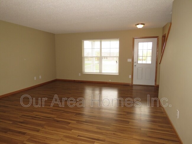 Building Photo - 2880 Clover Ridge Dr