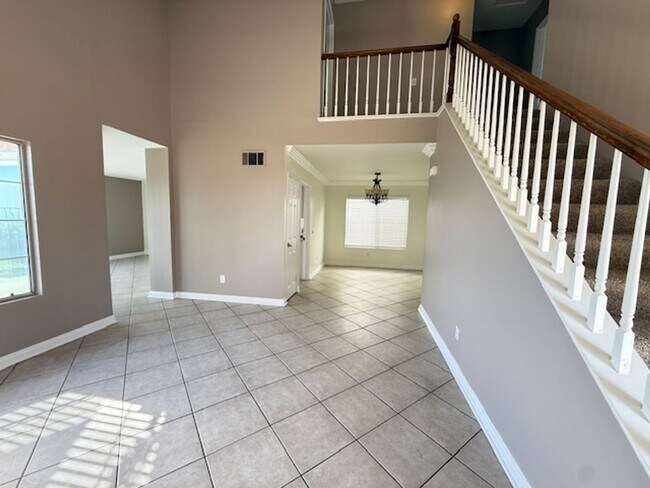 Foto del edificio - Spectacular view home in Anaheim Hills