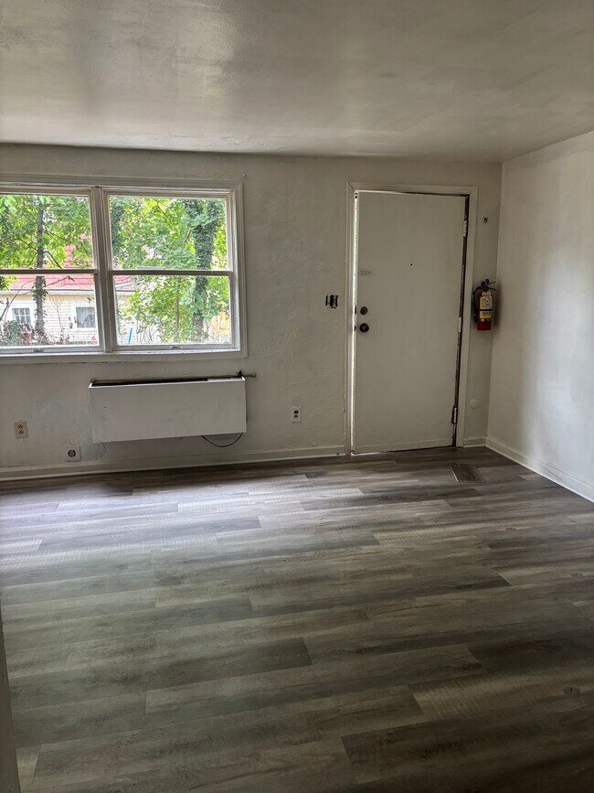 Building Photo - 154 Glenn St