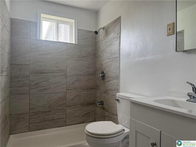 Foto del edificio - 3420 N Front St