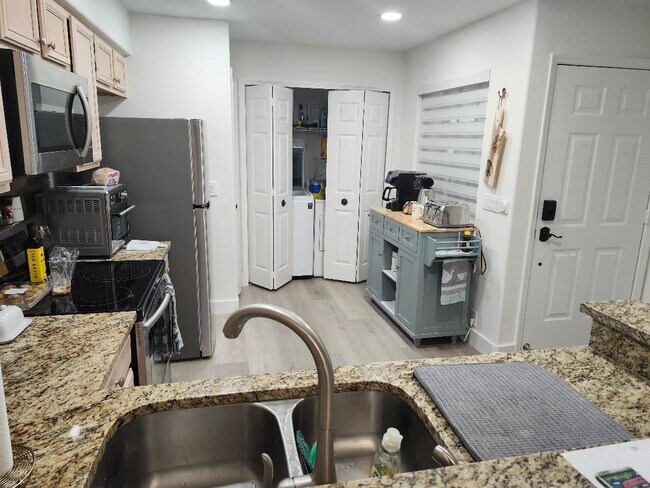 Kitchen - 13020 Amberley Ct