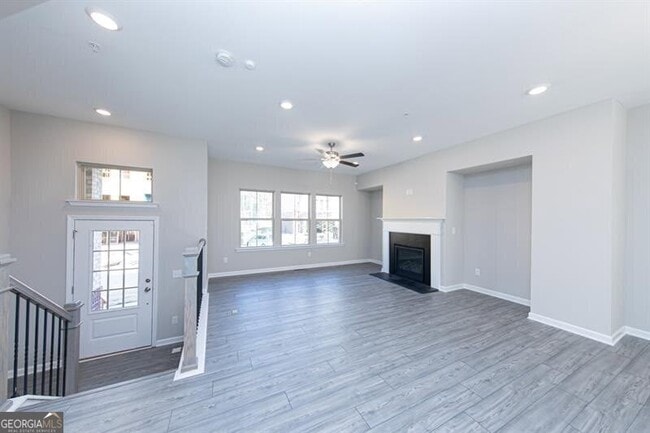 Building Photo - 272 Commons Ave