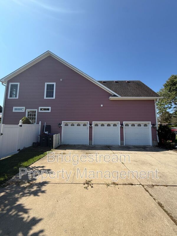 Building Photo - 7425 Pelbrook Farm Dr