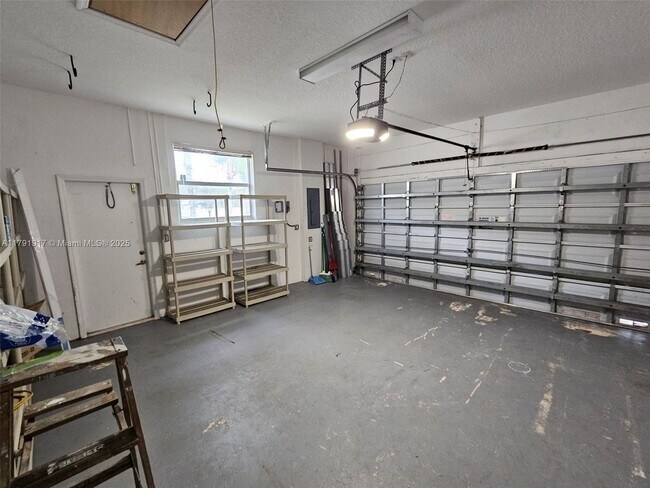 Foto del edificio - 13955 NW 22nd Ct
