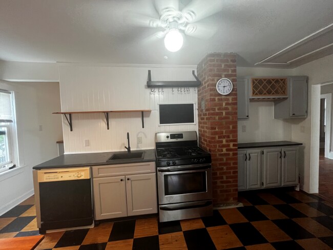 Foto del edificio - 1832 W 48th St
