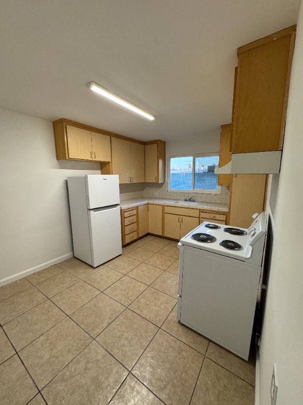 Primary Photo - 225 E Taylor St