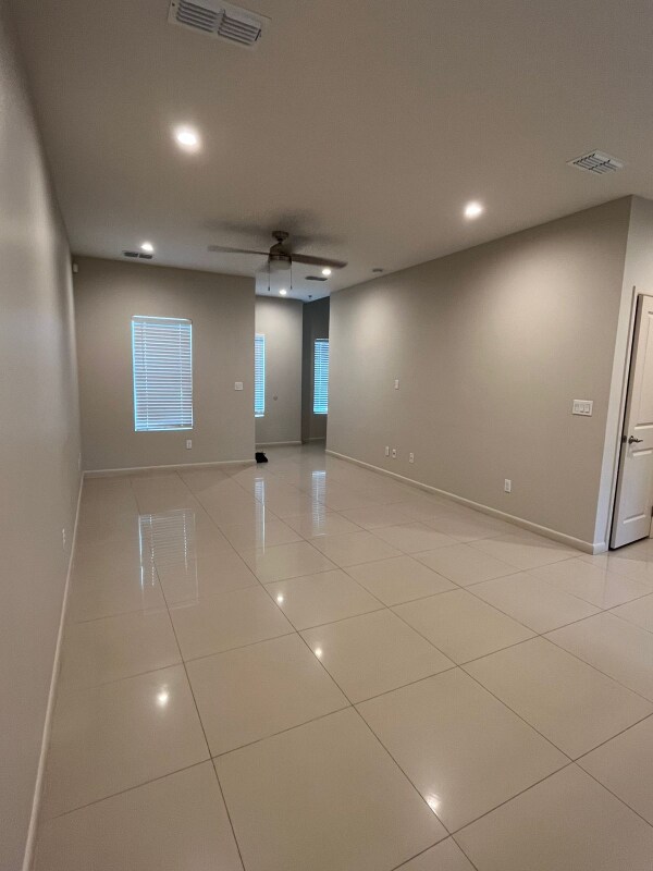 Foto del edificio - 404 Newport Ave