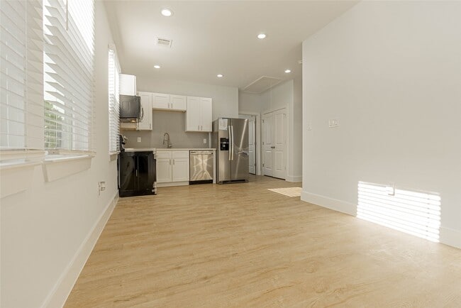 Building Photo - 9905 Excaliburs Ct