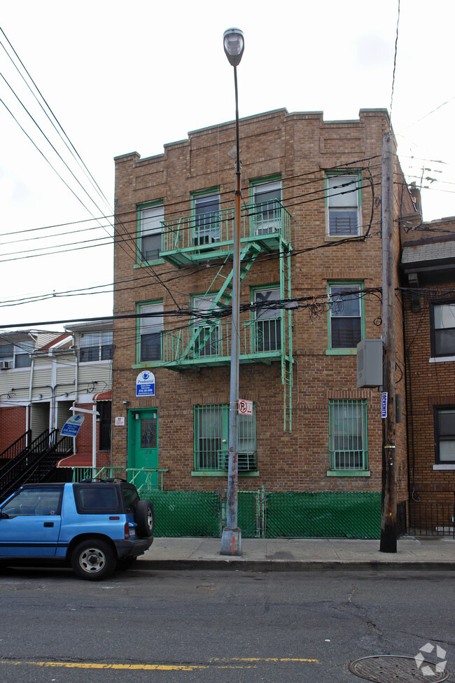 Foto del edificio - 172 Jamaica Ave