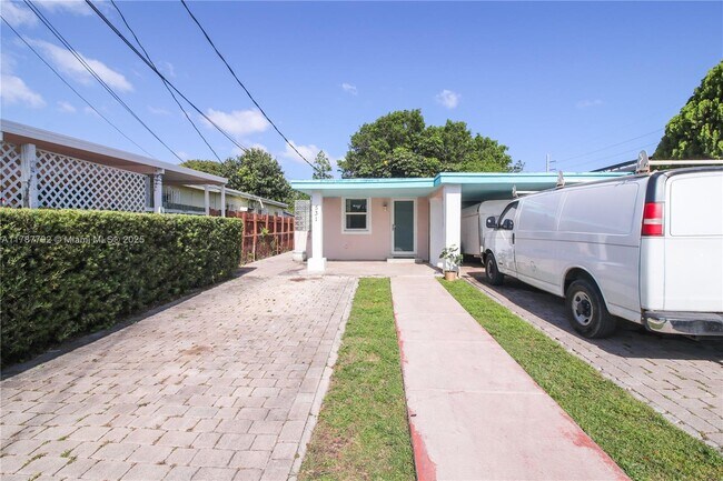 Foto del edificio - 531 NW 62nd Ave