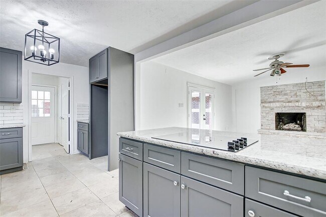 Building Photo - 9419 Greenwillow St