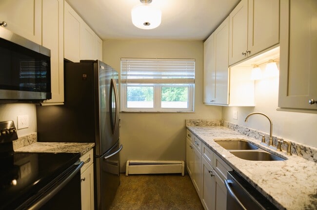 Building Photo - 5850 Robison Rd