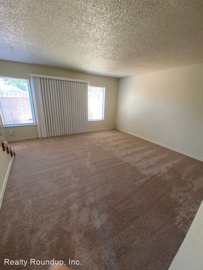 Building Photo - 2 br, 1.5 bath House - 5674 Hillsdale Blvd