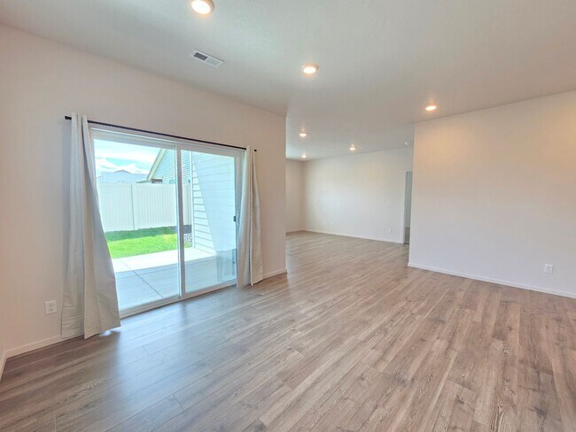 Foto del edificio - $2,800 - Beautiful Newer Construction Home in Cheney