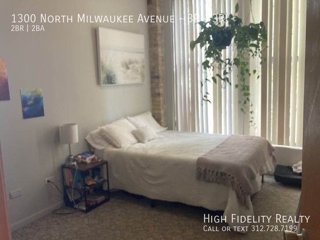 Foto del edificio - 1300 N Milwaukee Ave