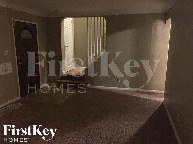 Building Photo - 1494 Clovernoll Dr