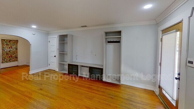 Foto del edificio - 7619 Robin Rd