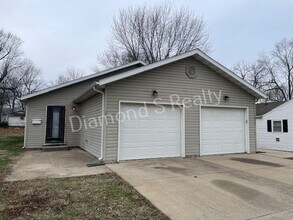 Building Photo - 2311 N Rogers Ave